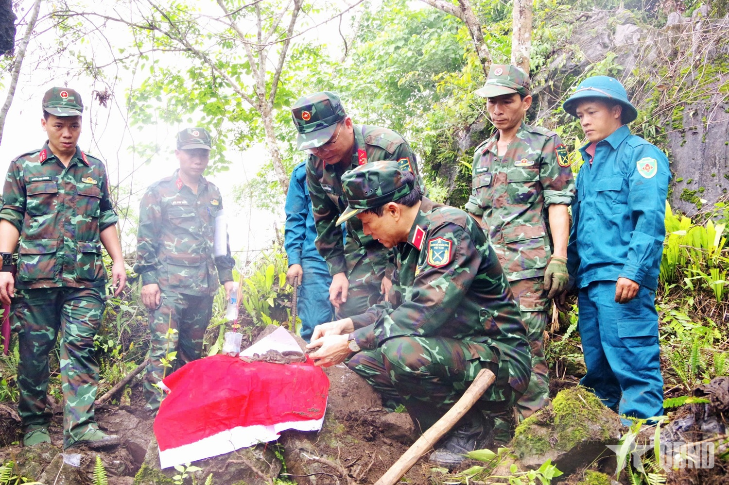 Quân khu 2 kiểm tra công tác tìm kiếm, quy tập hài cốt liệt sĩ tại Tuyên Quang